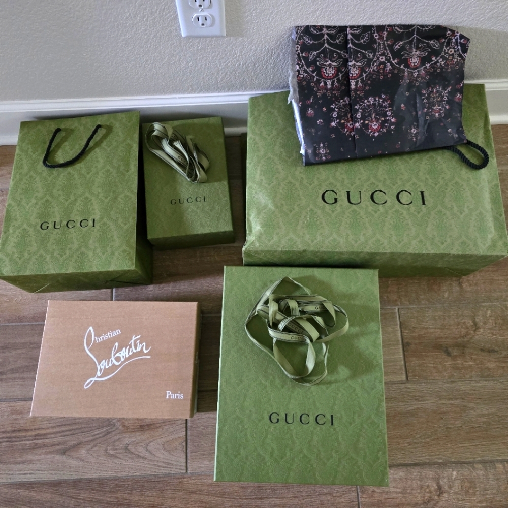 Bundle of 2 Gucci boxes (with ribbon), 2 Gucci bags, 1 Louboutain shoe box